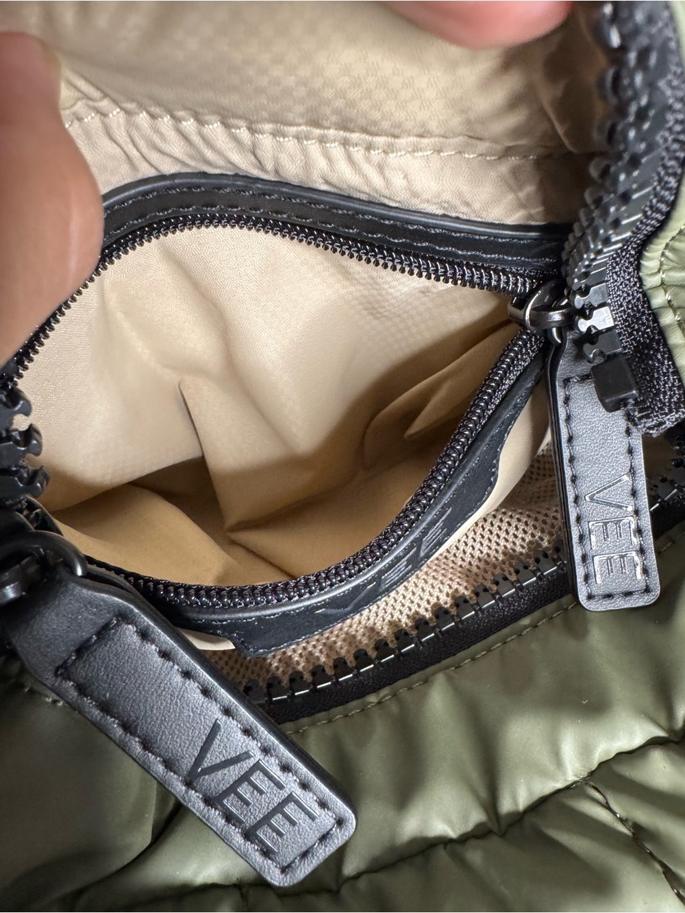 Vee Collective Porter Messenger Bag in green padded nylon boho Lagenlook casual - Picture 11 of 11
